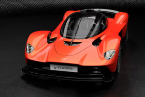 Aston Martin จัดให้เปิดตัวสเปคเครื่องยนต์ของรถสปอร์ตแบบ "Valkyrie hypercar" เต็มอัตราศึก