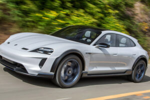 Porsche เตรียมเปิดตัวรถพลังงานไฟฟ้าแบบใหม่ "Taycan Cross Turismo Model" เปิดใช้จริงในปี 2020