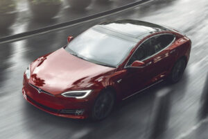 อย่างโหด! Tesla Motors เตรียมกำชับพนักงานส่งมอบรถ 30,000 คันภายใน 15 วัน !!