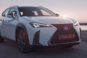 โดนมั้ย! นักรีวิวชื่อดังจัดให้ยลโฉม "Lexus UX Model" พร้อมเผยสเปคเครื่องยนต์และการตกแต่งภายใน