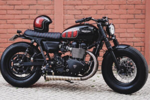 TRIUMPH T100 CUSTOM "เสริมหล่อให้ตัวเก๋าขวัญใจสายเท่ โหดและดุดันขึ้น ในสไตล์ล้อโต"