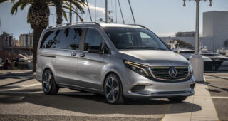 แอบแชะภาพ Mercedes-Benz นำรถแบบ "Concept EQV Model" มาทดสอบกลางเมือง