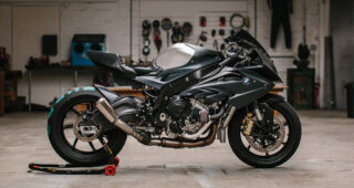BMW S1000RR CUSTOM "จับฉลามยอดนิยมมาปรับดีไซน์พร้อมเสริมพลังให้แรงเกินพิกัด"