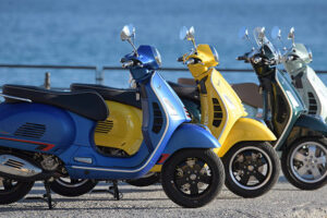 VESPA GTS SUPER 300 HPE "เรโทรโมเดิร์นขวัญใจชาวล้อเล็ก"