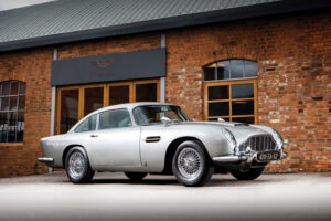 รถสายลับ! เปิดประมูลรถ James Bond "Aston Martin DB5" สุดคลาสสิกจากหนังดัง