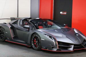 ตัวแทนขายจากดูไบเปิดตัวรถ "Lamborghini Veneno Roadster" โฉมพิเศษ 1 ใน 9 คันของโลก