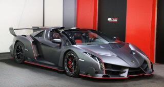 ตัวแทนขายจากดูไบเปิดตัวรถ "Lamborghini Veneno Roadster" โฉมพิเศษ 1 ใน 9 คันของโลก