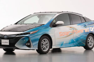 อย่างเจ๋ง! Toyota เปิดตัวรถแบบ Prius Prime Model ใช้โซล่าเซลล์ชาร์จพลังงานขณะวิ่งไปด้วย
