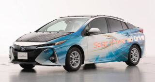 อย่างเจ๋ง! Toyota เปิดตัวรถแบบ Prius Prime Model ใช้โซล่าเซลล์ชาร์จพลังงานขณะวิ่งไปด้วย