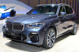 BMW Motors ส่งรถแบบ "xDrive45e Model" พลังงานไฮบริดรุ่นใหม่ ทั้งประหยัด ทั้งดุดัน