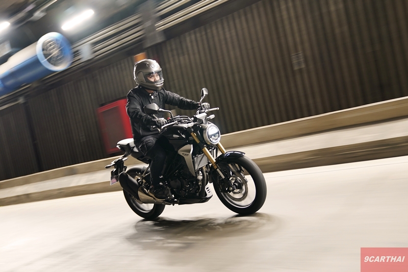 Review Honda CB300R