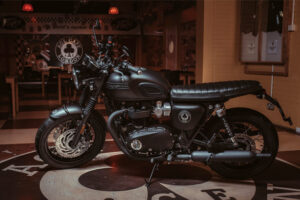 TRIUMPH BONNEVILLE T120 ACE "โมเดลพิเศษตัวฉลอง 60 ปี"
