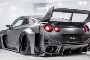 พาชมชุดแต่ง Liberty Walk เวอร์ชั่นใหม่ล่าสุดของ Nissan GT-R ส่งตรงจากงาน Tokyo Auto Salon 2020