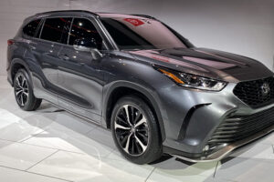 Toyota Highlander XSE เอสยูวีไซส์ใหญ่ขนาด 7 ที่นั่ง ปรับลุคใหม่ใส่ความสปอร์ต