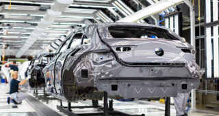 Mercedes-Benz และ Audi เตรียมเปิดโรงงานผลิตอีกครั้งภายในสิ้นเดือนนี้ หลังต้องพักไปเพราะพิษ COVID-19