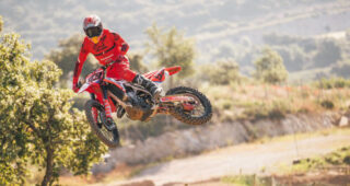 สองพี่น้องตระกูล Marquez กลับมาซ้อมด้วย Honda CRF450R เตรียมล่าแชมป์โลก MotoGP