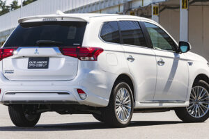 ยืนยันแล้ว Mitsubishi Outlander PHEV เปิดตัว 1 ธันวาคมนี้แน่นอน พร้อมเผยคลิปทีเซอร์ล่าสุด