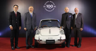 Mazda ฉลองครบรอบ 100 ปี ย้อนรำลึกกับรถยนต์คันแรก R360 Coupe พร้อมรุ่นพิเศษ 100 ปี