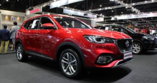 โปรโมชั่น MG HS 2021 ไม่กลัวฝน ตรวจรถฟรี MG พร้อมดูแล