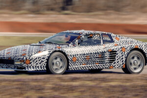 Ferrari Testarossa โฉมปรับปรุงใหม่ ขุมพลัง V12 ขนาด 4.9 ลิตร ที่ 9,000 รอบ/นาที เตรียมเผยโฉมเต็มตา เดือนมิถุนายนนี้ 