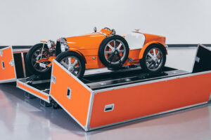 Bugatti Baby II ราคา 2,224,000 บาท ถูกนำไปใช้รับ-ส่งผู้โดยสาร VIP ขึ้น-ลงเครื่อง ในสนามบินที่ดูไบ