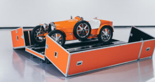 Bugatti Baby II ราคา 2,224,000 บาท ถูกนำไปใช้รับ-ส่งผู้โดยสาร VIP ขึ้น-ลงเครื่อง ในสนามบินที่ดูไบ