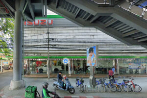 ISUZU รัชโยธิน