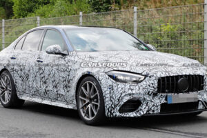 สื่อนอกเผยภาพ Spyshot พร้อมข้อมูล Mercedes-AMG C63 2022 หันไปใช้ระบบส่งกำลังไฮบริด กับเครื่องยนต์ใหม่