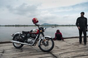 Royal Enfield Classic 350 เปิดตัวแล้วที่อินเดีย มีให้เลือกถึง 11 สี