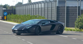 เผยคลิป Lamborghini Aventador รุ่นปริศนา? ขณะขับออกจากโรงงานในอิตาลี