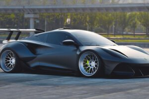 Lotus Emira Custom สไตล์ดุดันระดับไฮเปอร์คาร์