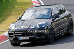 Porsche Cayenne รุ่นปรับโฉมปี 2022 ถูกพบอีกครั้งบนสนามทดสอบ ก่อนเปิดตัว
