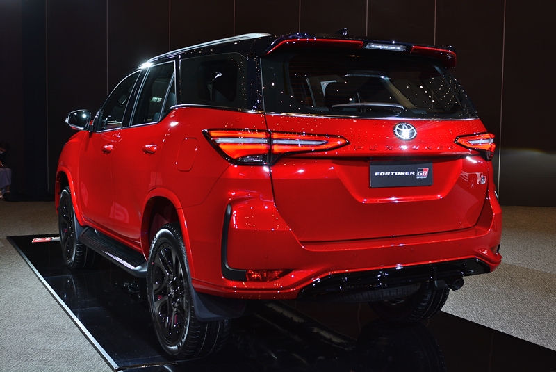 ใหม่ Toyota Fortuner GR Sport 20242025 ราคา ตารางผ่อนดาวน์ รถใหม่
