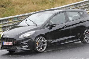 Ford Fiesta ST ? ขณะทดสอบ มาพร้อมคาลิปเปอร์เบรกสีทอง และดีไซน์ที่แตกต่าง