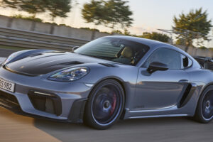 Porsche 718 GT4 RS เปิดตัวในฐานะ Cayman ที่ทรงพลังที่สุด ราคาเริ่มต้นที่ 4,600,000 .-