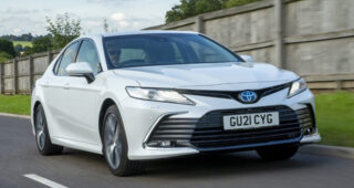 Toyota Camry ไมเนอร์เชนจ์ จ่อเปิดตัวในไทย 3 พฤศจิกายนนี้ คาดมาพร้อมเครื่องยนต์ 2.5 ลิตร