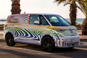 Volkswagen เผยภาพภาพ และรายละเอียด ID Buzz กับ ID Buzz Cargo รถตู้ไฟฟ้า ก่อนเปิดตัวในวันที่ 9 มีนาคมนี้