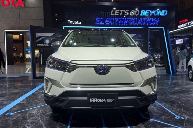 Toyota innova electric car discount