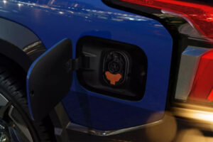 GM ยื่นจดสิทธิบัตร รถ EV พร้อมพอร์ตชาร์จแบบคู่