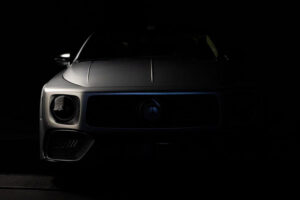 Mercedes-AMG ปล่อยทีเซอร์! รถสปอร์ตด้านหน้าคล้าย G-Class ออกแบบโดย Will.I.Am เตรียมเผยโฉม 5 พฤษภาคมนี้