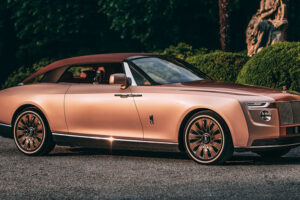Rolls-Royce Boat Tail โมเดลสั่งผลิตพิเศษ ! แรงบันดาลใจจากหอยมุก งานปราณีตระดับ "โอตกูตูร์" ของอุตสาหกรรมยานยนต์
