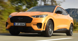 รถยนต์ไฟฟ้าเจเนอเรชันถัดไปของ Ford จะถูกผลิตขึ้นที่โรงงานในสเปน ตั้งเป้าเป็นผู้ผลิตรถยนต์ปลอดมลพิษ 100% ภายในปี 2035