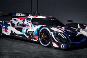 BMW อวดโฉม M Hybrid V8 LMDh ต้นแบบตัวแข่งสุดโหด ก่อนเตรียมสู้ศึก IMSA ปีหน้า