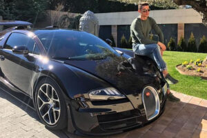 บอดี้การ์ด ของ Cristiano Ronaldo ซิ่ง Bugatti Veyron Vitesse ราคากว่า 70 ล้านบาท ชนกำแพงข้างถนน