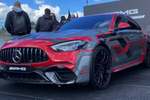 Mercedes-AMG C63 ใหม่! ขุมพลัง PHEV ปรับแต่งเครื่องยนต์ใหม่ พ่วงมอเตอร์ไฟฟ้า ให้กำลังสูงสุดรวม 670 แรงม้า