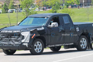 Next-Gen 2024 "Toyota Tacoma" ในชุดตัวถังของ Tundra ถูกพบขณะทดสอบ