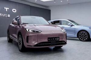 Huawei จับมือ Seres เปิดตัว AITO M5 EV รถยนต์ไฟฟ้า 100% ท้าชน Tesla Model Y พร้อมเผยยอดจองทะลุ 30,000 คันแล้ว