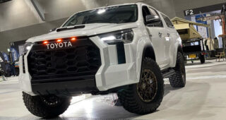 Toyota Hilux สวมชุดแต่งสไตล์ Tundra จากจูนเนอร์ญี่ปุ่น GMG Double Eight