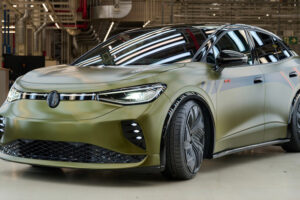 ทีมเด็กฝึกงาน Volkswagen โชว์ผลงานคัสตอม ID.5 GTX Xcite Concept ครอสโอเวอร์ไฟฟ้าสีเขียวทหารสุดเท่