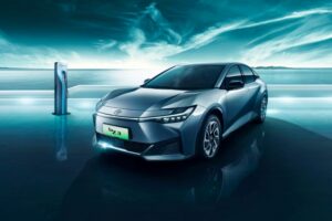 มาแล้วจ้า! พี่ใหญ่ Toyota เปิดตัวรถแบบ "bZ3 Model" ท้าชน Tesla Model 3